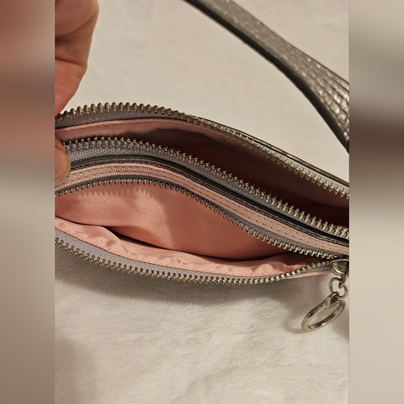 Coach Poppy limited Edition Poppy hearts Graffiti style wristlet. EUC 2009 - Picture 5 of 8